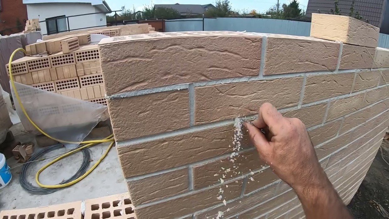 Строительная хитрость из прошлого: как защитить дом от влаги без минваты, мембран и учёта «точек росы»