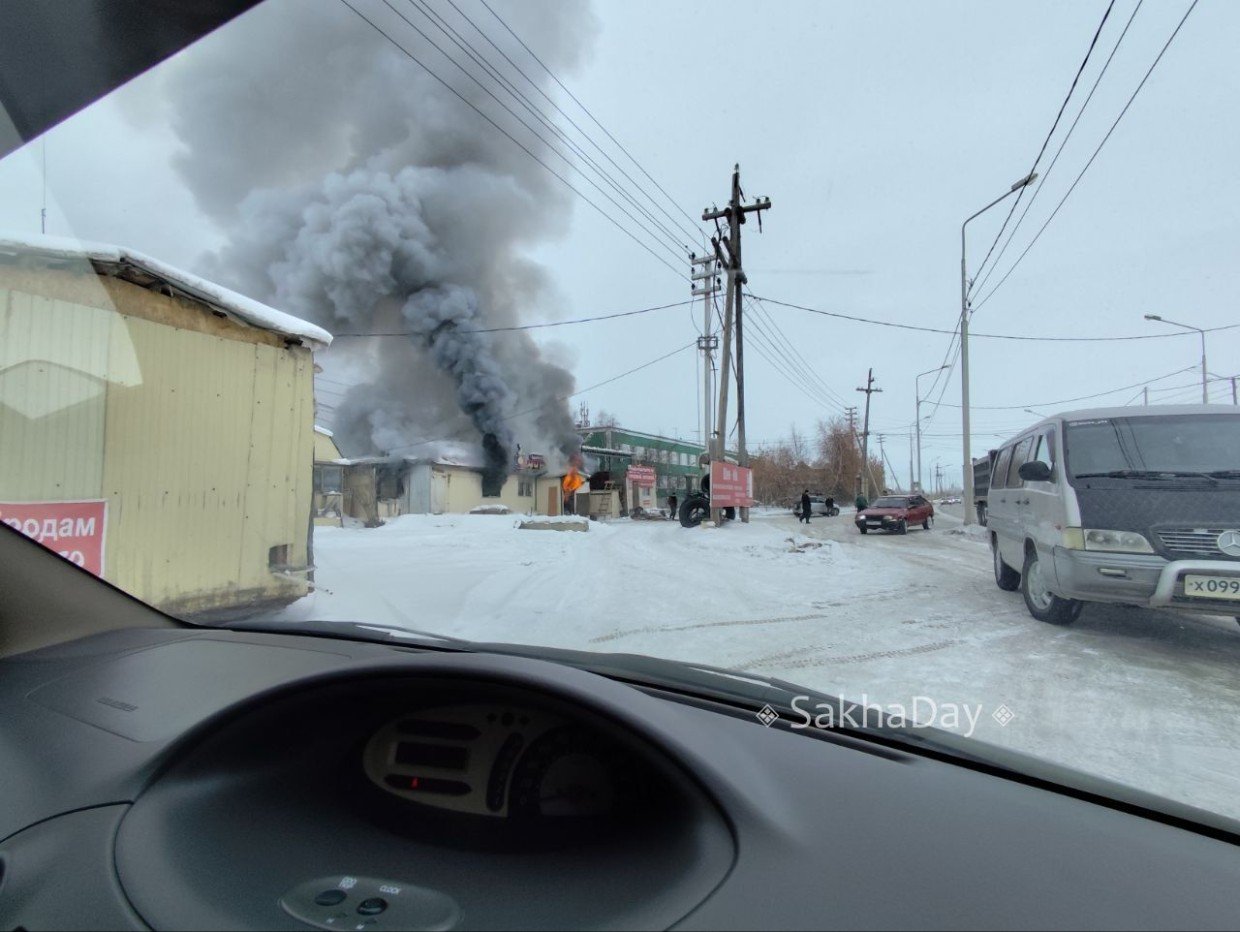 В Якутске при пожаре в кафе погибла женщина
