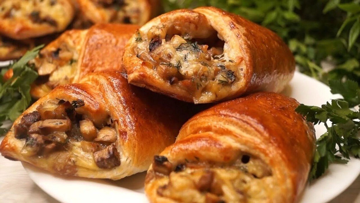 Для тех, кому лень возиться с тестом: печём домашние кулёчки с шампиньонами — улетают со стола моментально