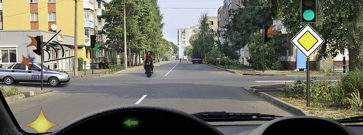 Когда светофор не главный — зелёный не даёт полного преимущества на перекрёстке: кого придётся пропустить, не ответили 59% на экзамене по ПДД