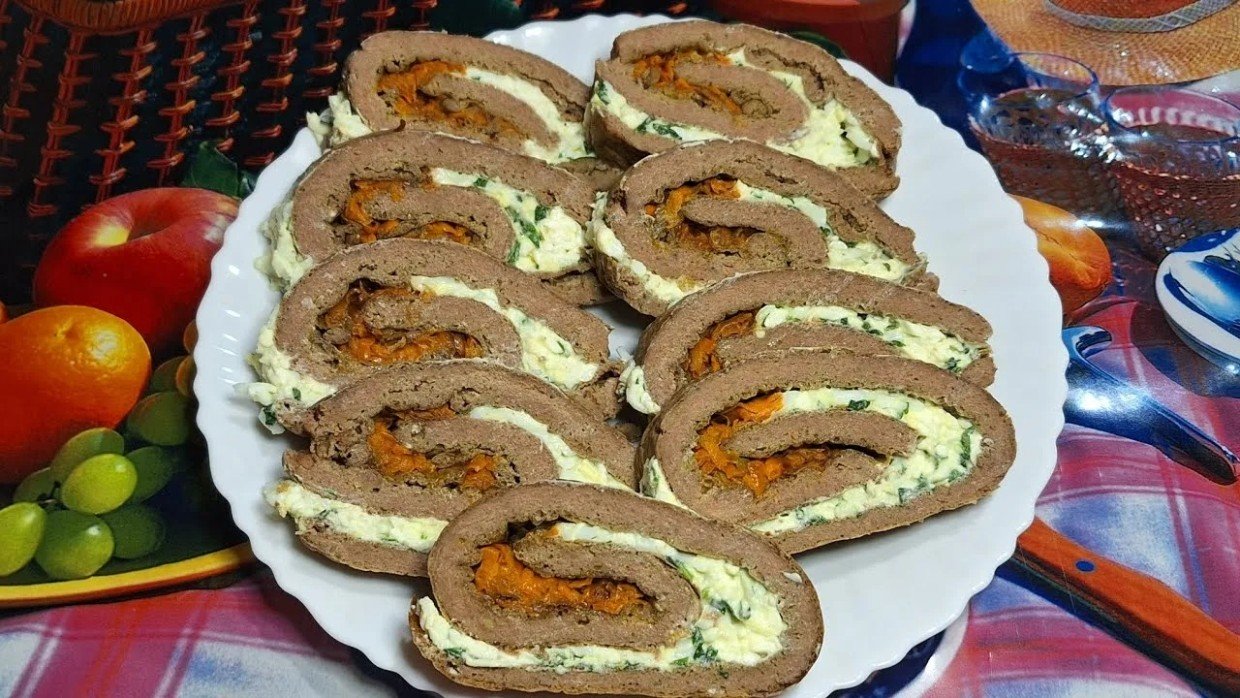 Печёночные рулетики больше не будут сухими: 2 варианта сочной начинки, которые съедают первыми