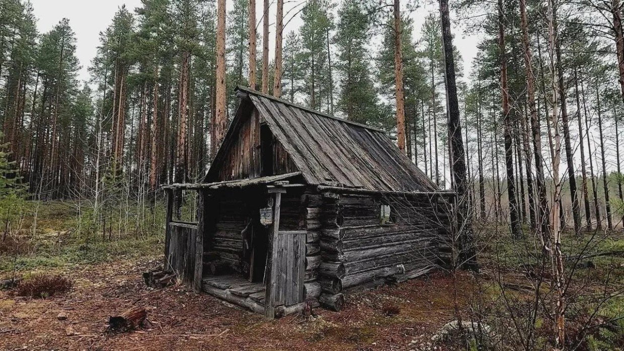 Топили по-чёрному: почему у старых домов не было труб — и как люди грелись в те времена