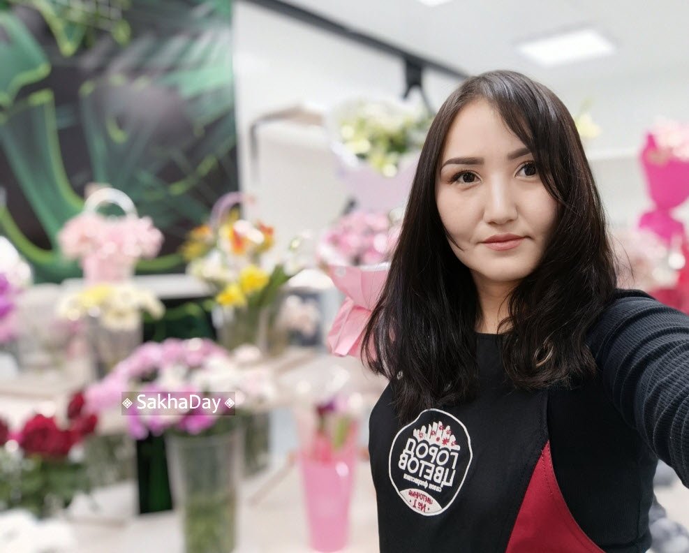 «Цветы, порезы и 14 часов на ногах в режиме нон-стоп»: опыт подработки в цветочном салоне в Якутске на 8 марта