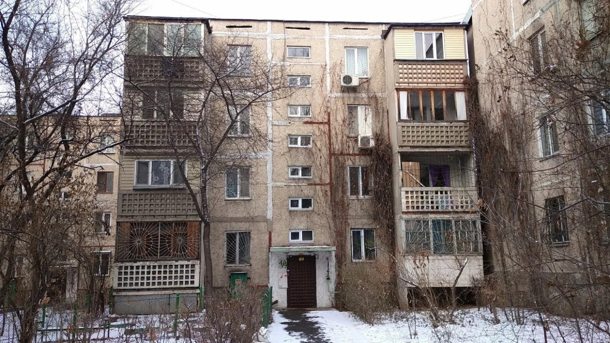 Риелторы об этом молчат: как проверить состояние дома 60-х годов перед покупкой