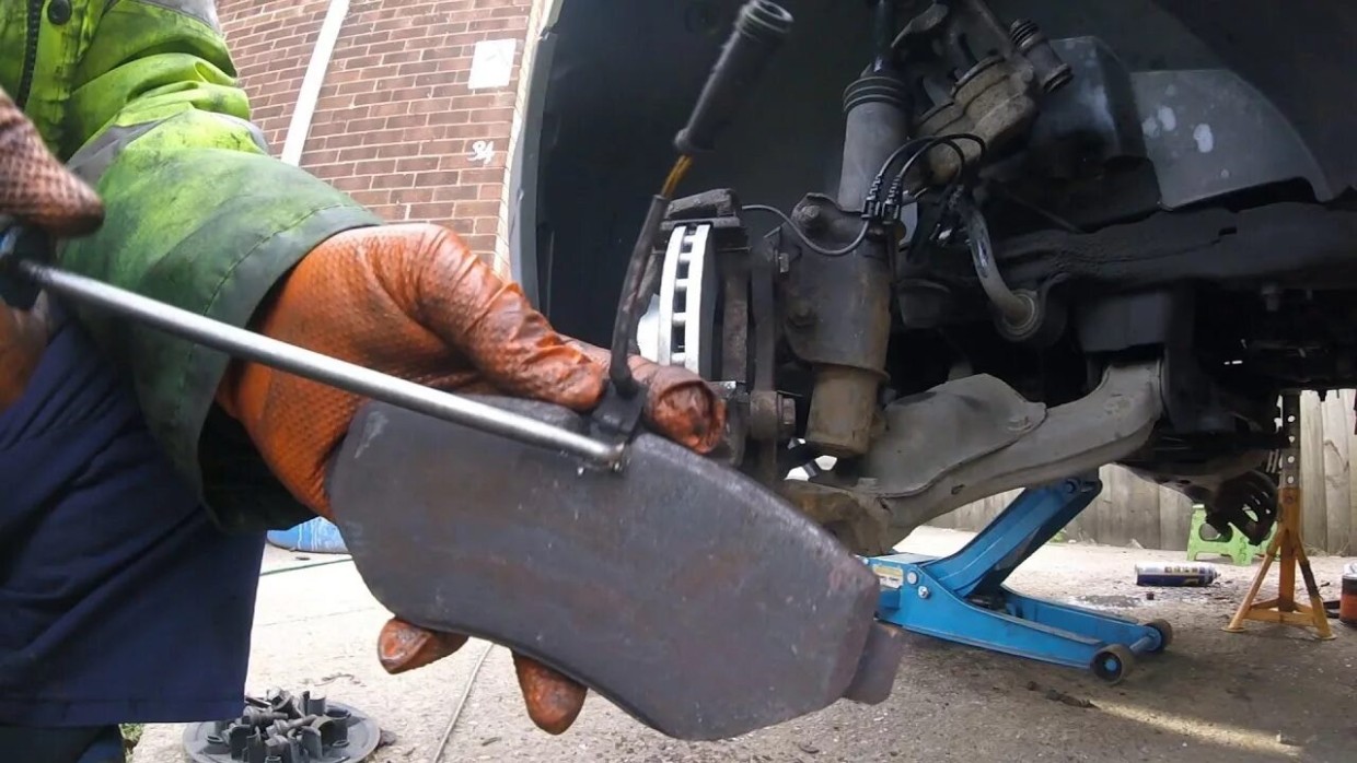 Всю жизнь менял колодки неправильно: 3 ошибки, которые открыли мне глаза — их совершают даже опытные мастера