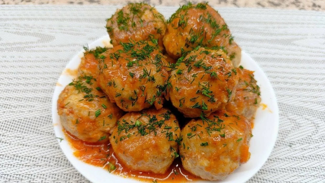 Ужин на всю семью за 30 минут: готовим сочные тефтели-ёжики с секретным ингредиентом