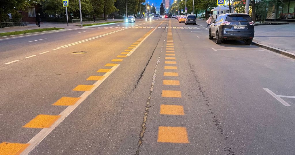 Белая или оранжевая — кому верить на дороге: 94% не знают правильного ответа на экзамене по ПДД