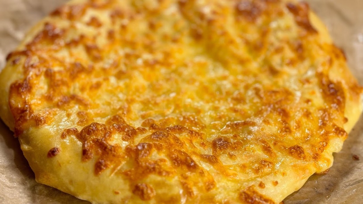 Ужин без хлопот: готовим классический хачапури с сыром — сытно и очень вкусно