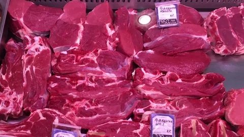 Опасно для здоровья: 3 признака того, что мясо на прилавке начало портиться, несмотря на скидку