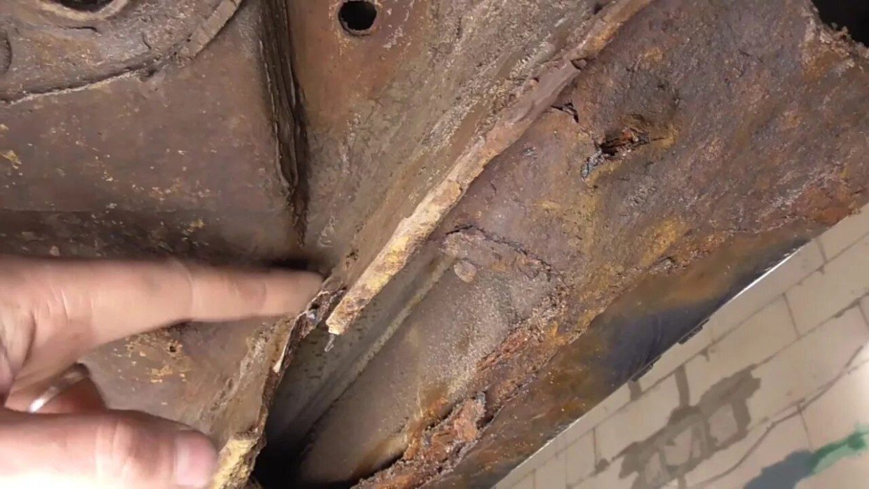 Не спешите бежать в мастерскую: ржавчину на днище машины можно убрать самостоятельно — пошаговая инструкция