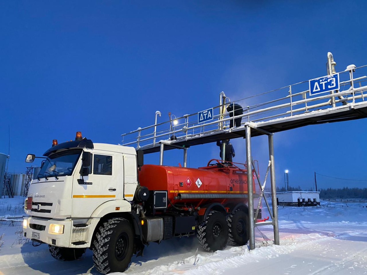 «Саханефтегазсбыт» досрочно выполнил план по отгрузке топлива автозимниками