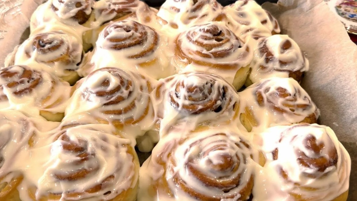 Запах счастья на кухне: печём домашние булочки «Синнабон» по секретному рецепту Натальи Цветковой