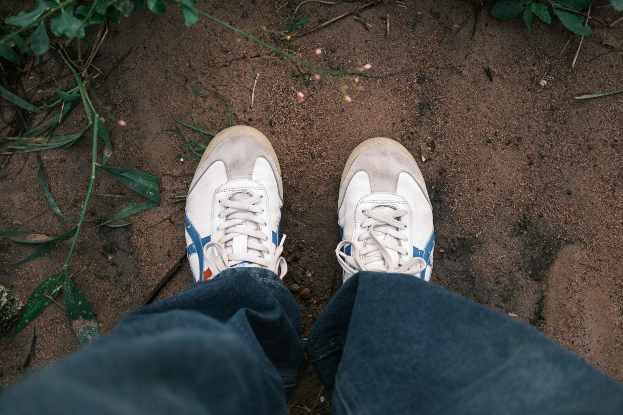 Не только для женщин — зачем мужчине могут пригодиться прокладки? Гениальный лайфхак для обуви и не только!