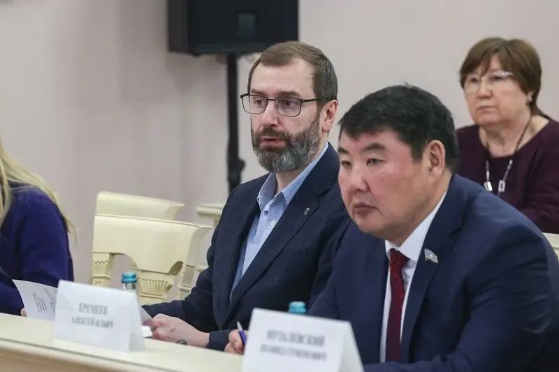 В Петербург - за ограничением льгот? Спикер Ил Тумэна поднял проблему "двойных" льгот