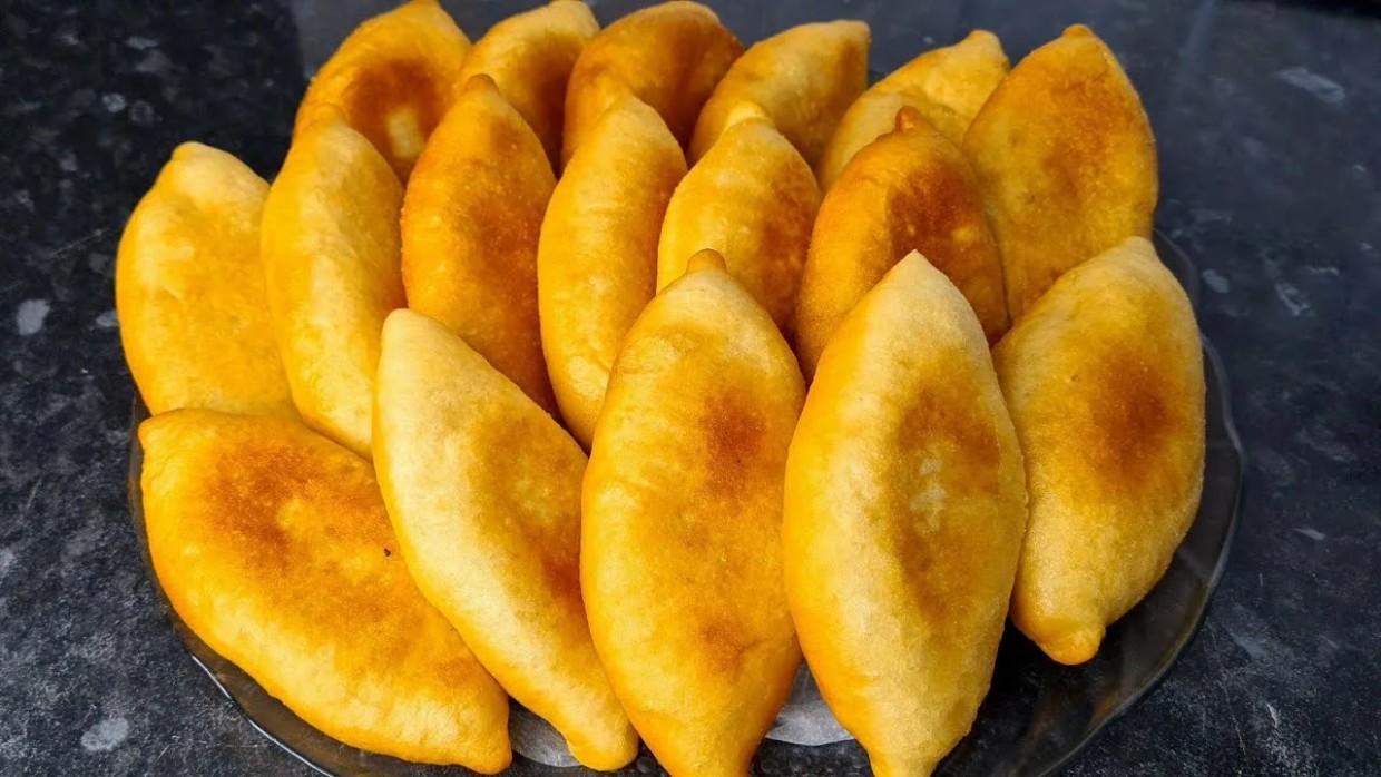 Пирожки-обманки: как приготовить сытный ужин за копейки, который по вкусу не отличить от мясного