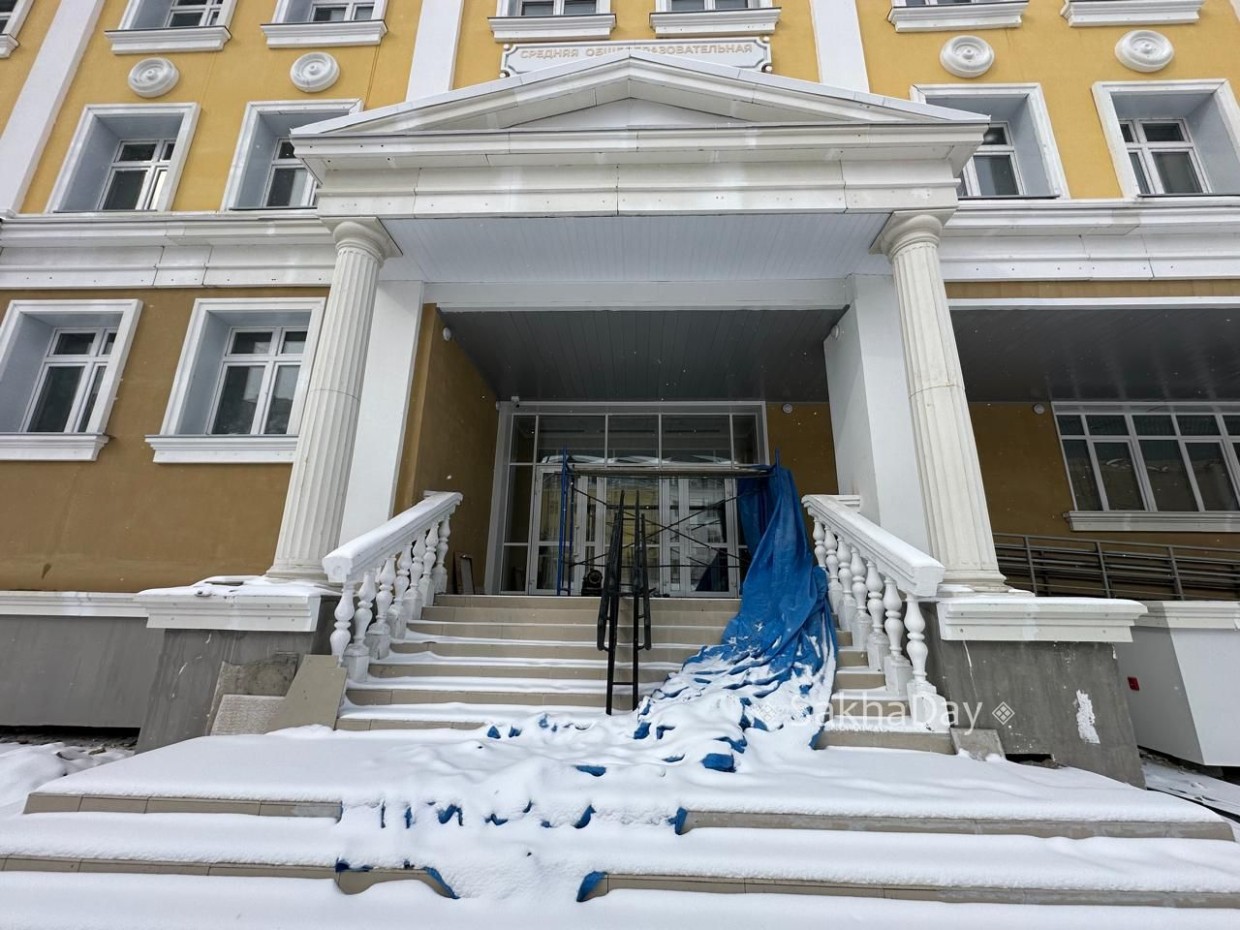 Школу в Якутске обещали сдать в первом квартале, но объект пока закрыт