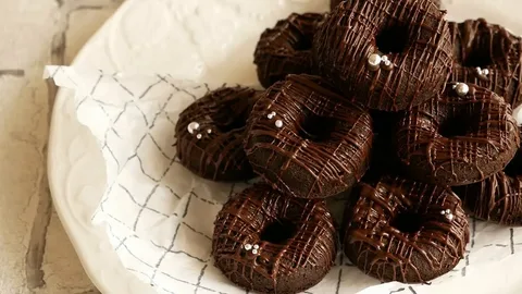 Слойки-бублики с шоколадным муссом: десерт как из парижской пекарни за 20 минут