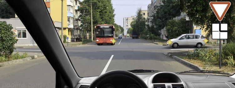 Вежливость — выбор королей и ваш: вопрос экзамена ПДД, где уступать приходится сразу двоим, вызвал протест в душе у 79% отвечавших