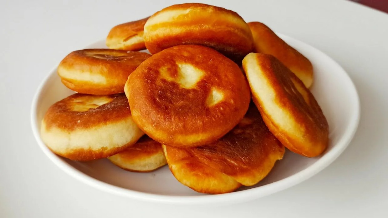 Круче обычных пирожков: готовим сочные мясные «бомбочки» из слоеного теста за 20 минут