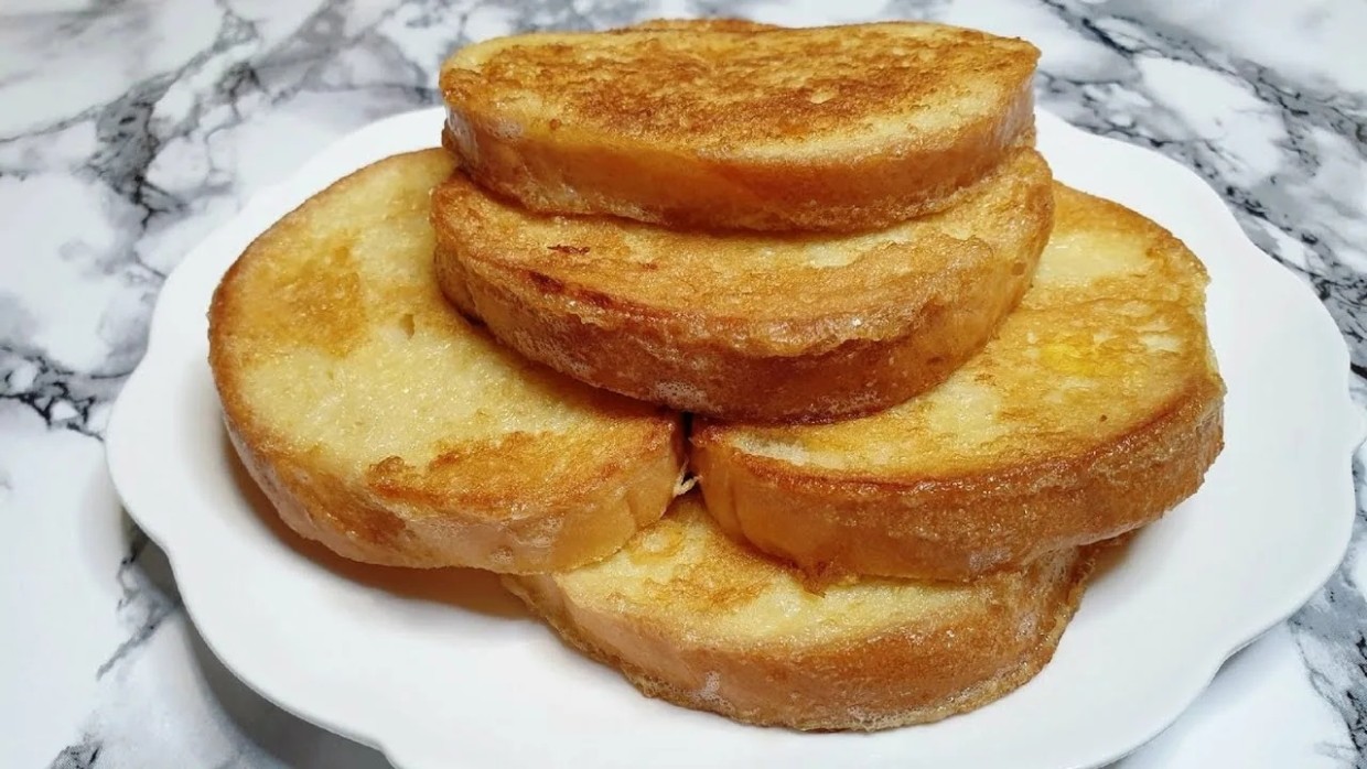 Творожные гренки с персиком: как превратить обычный батон в изысканный завтрак за 10 минут — семья просит добавки