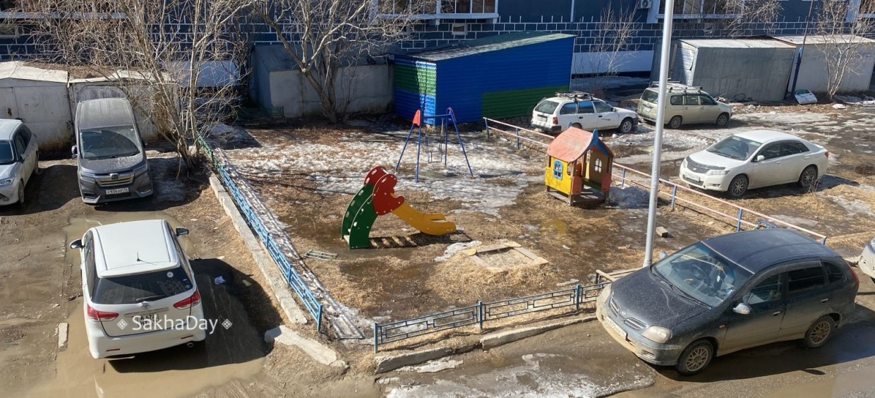 Сезон детских площадок открыт. Насколько безопасно детям?