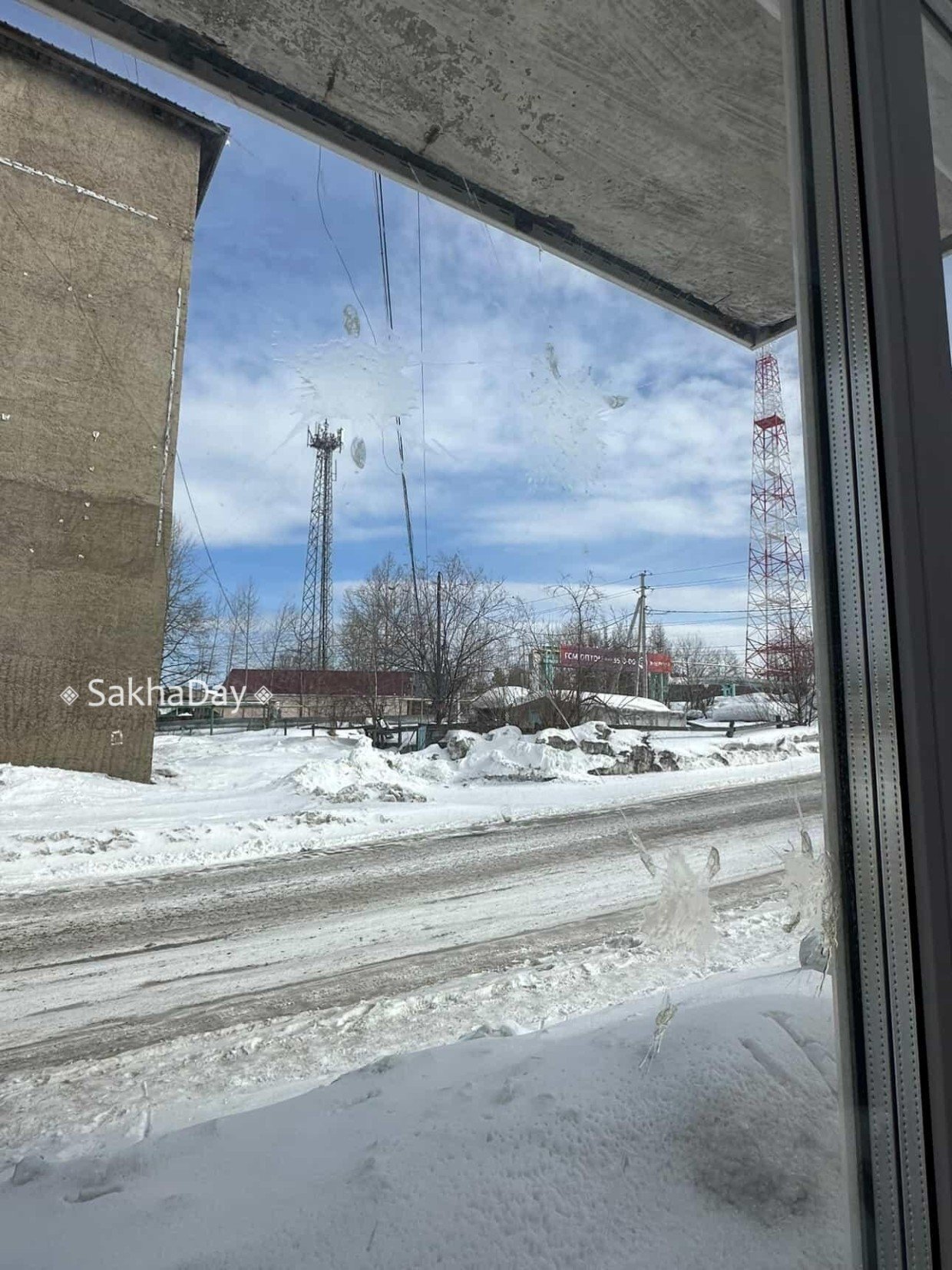 В Алдане неизвестные дети забросали яйцами чужое окно