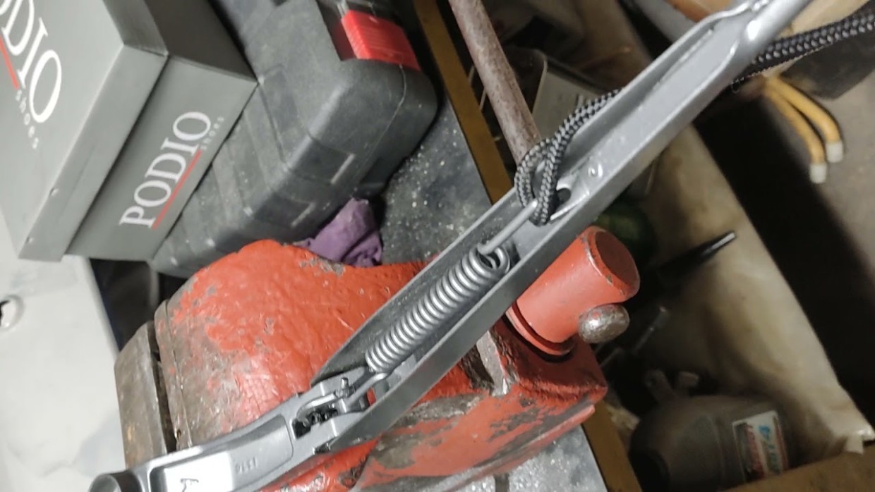 Не спешите менять щётки — проблема куда глубже: как улучшить дворники при помощи монет и плоскогубцев