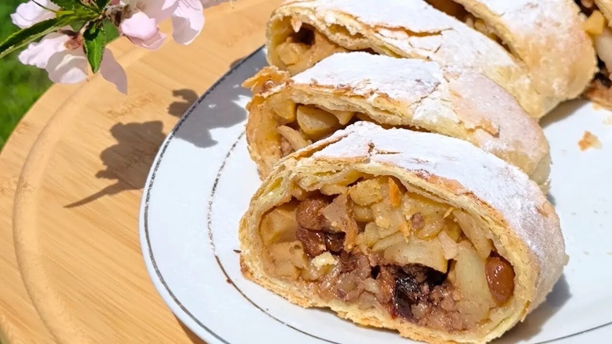 Постный штрудель по-домашнему: простой рецепт самого уютного пирога