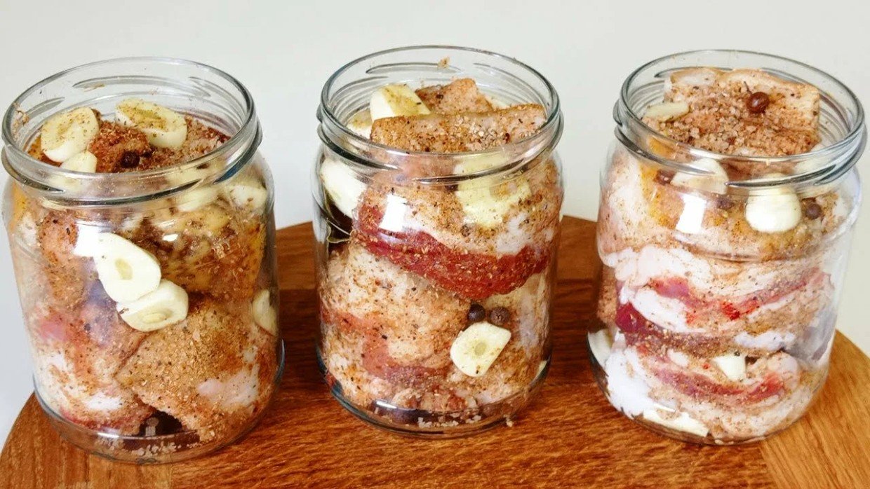 Нежнее масла: забытый «баночный» способ приготовления сала, который делает его тающим во рту