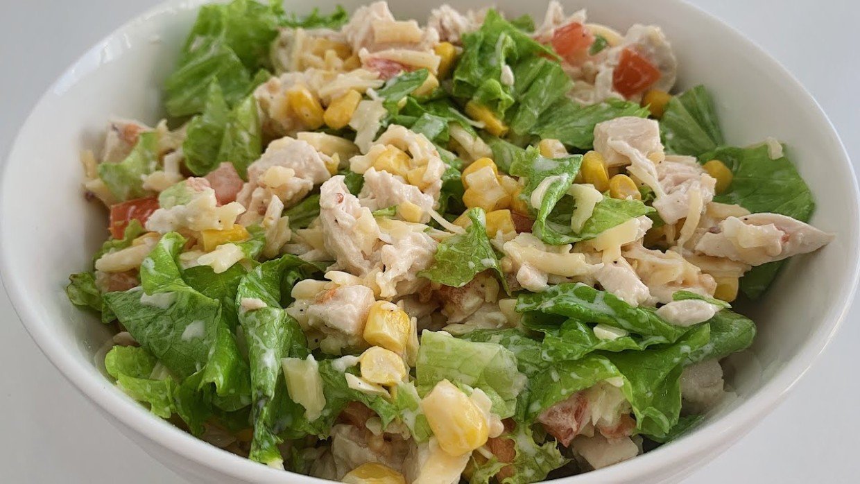 Вкусно, сытно и очень быстро: экспресс-салат за 15 минут — рецепт от шефа