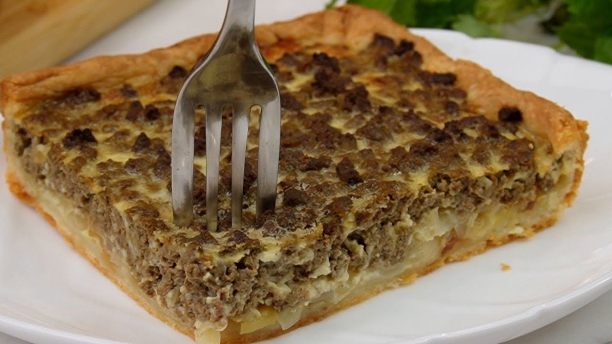 Хрустящее тесто и сочная начинка: мясной пирог на скорую руку — домашняя выпечка за 10 минут