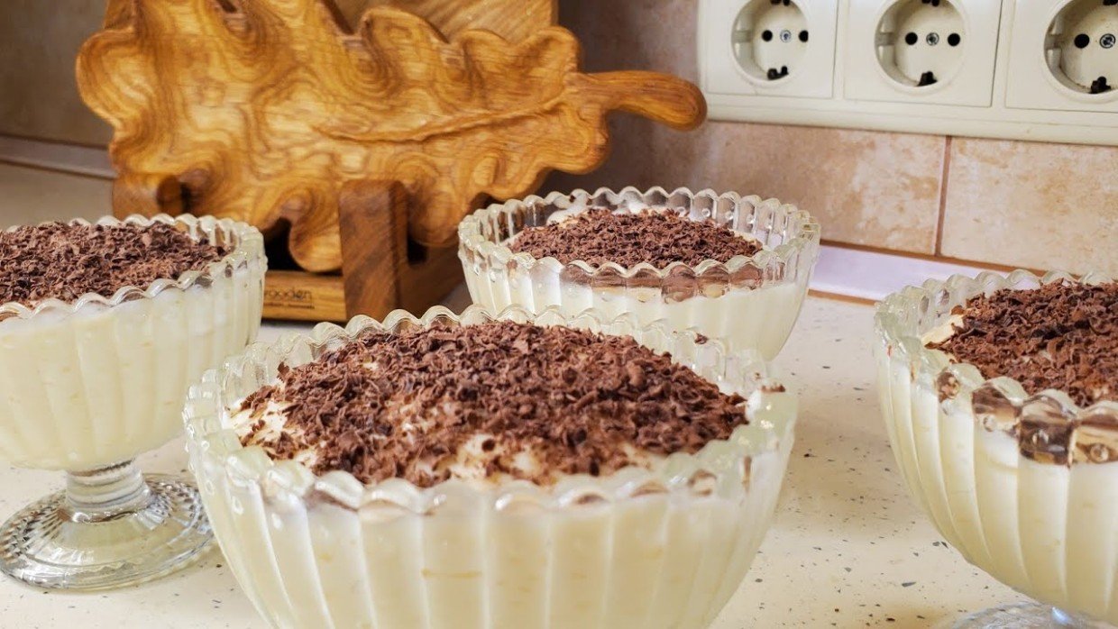 Угощение из ничего: наливаем кефир в сгущёнку — и получаем воздушный десерт