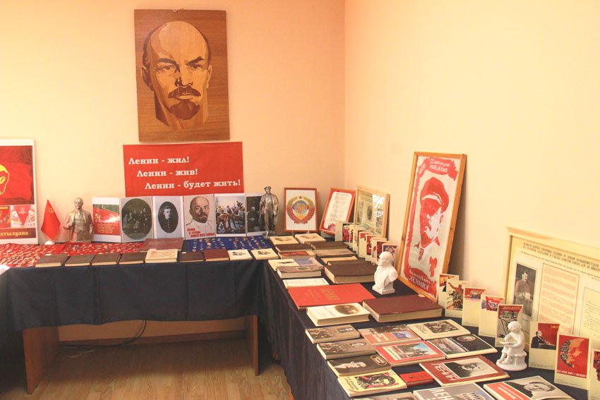 В Усть-Алданском улусе планируют установить памятники Ленину и Сталину