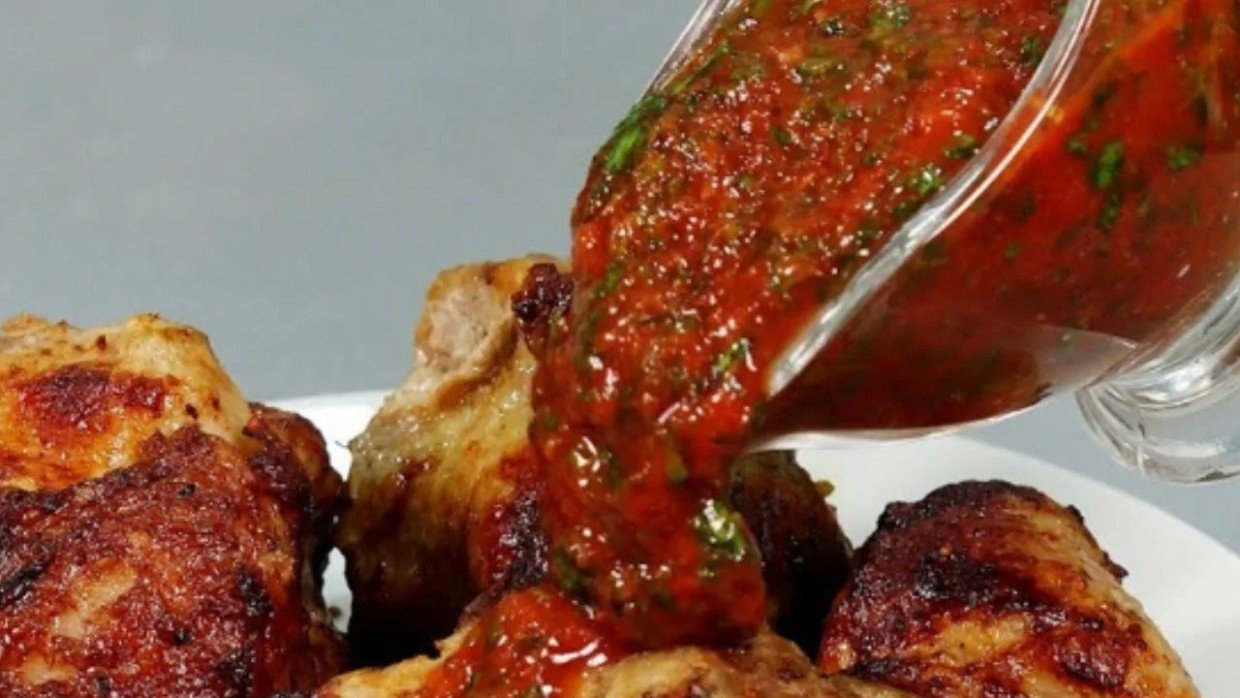 Секрет сочного шашлыка в соусе: как за 5 минут сделать настоящий кавказский сацебели