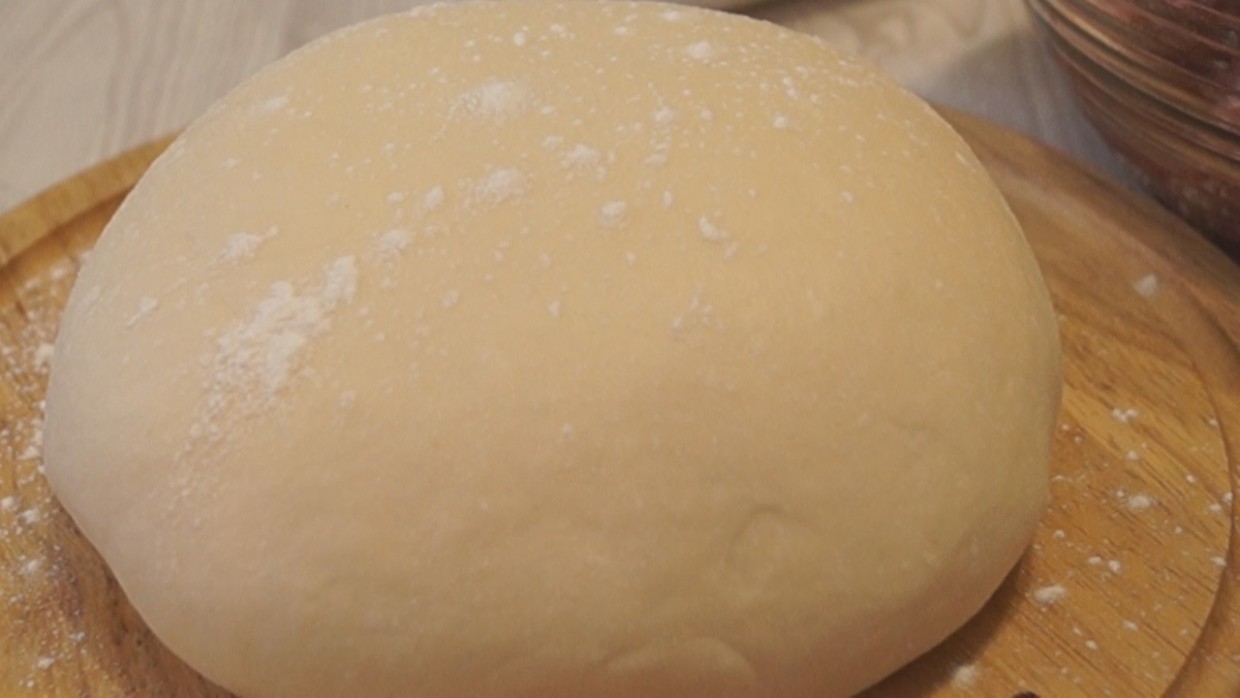 Секрет вкусных изделий — в мягком тесте: лучший рецепт основы для вареников и пельменей