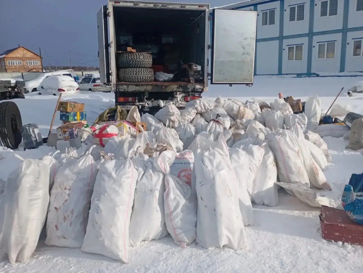 В Якутии сотрудники ГАИ остановили фуры, груженные колымским осетром, занесенным в Красную книгу