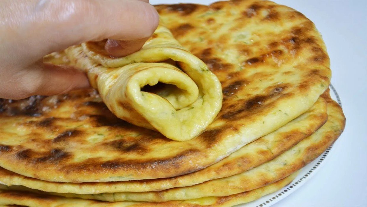 Хлеб больше не покупаю: рецепт «надутых» лепёшек на сковороде за 5 минут