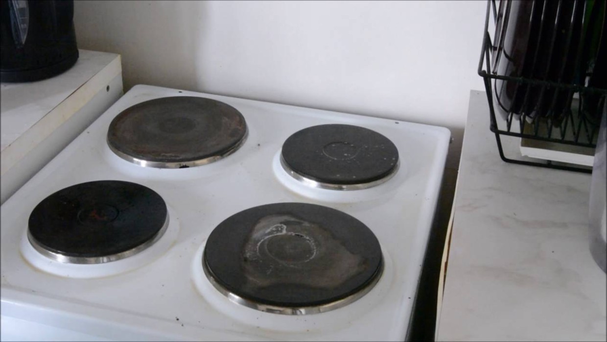 Плита на кухне: важные правила ухода и чудо-средство, которое избавит от всех загрязнений