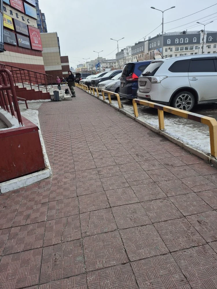 В Якутске уже который год ребенок занимается попрошайничеством