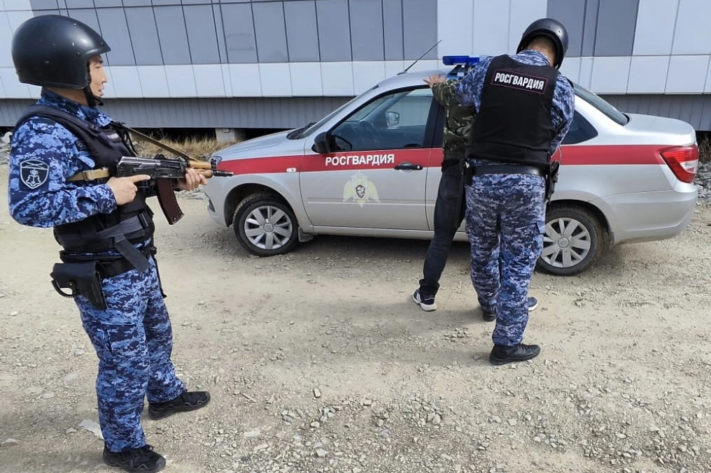 В Покровске росгвардейцы задержали гражданина, совершившего кражу из обувного магазина