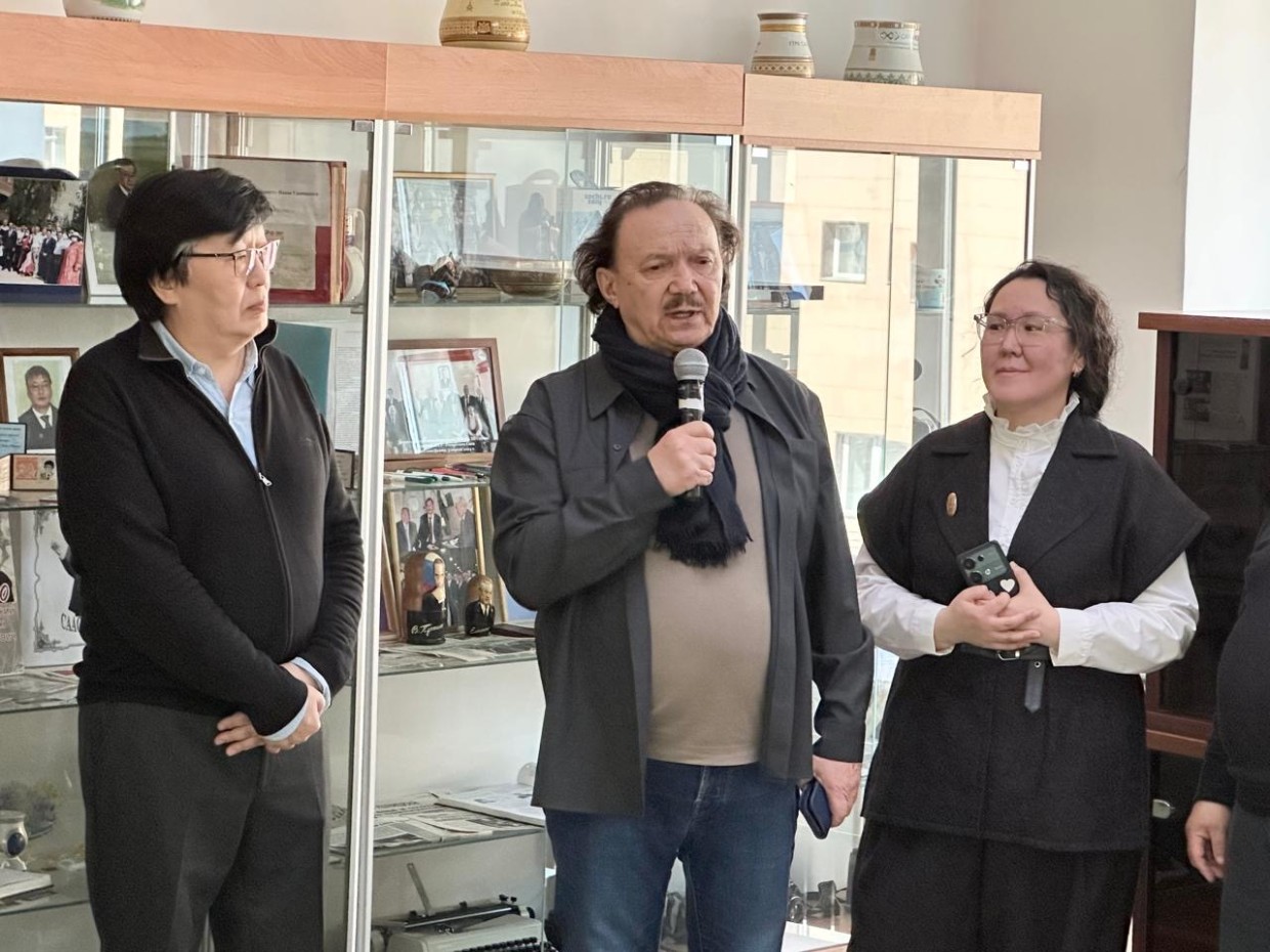 В Якутске открылась выставка в честь журналиста Ивана Ушницкого