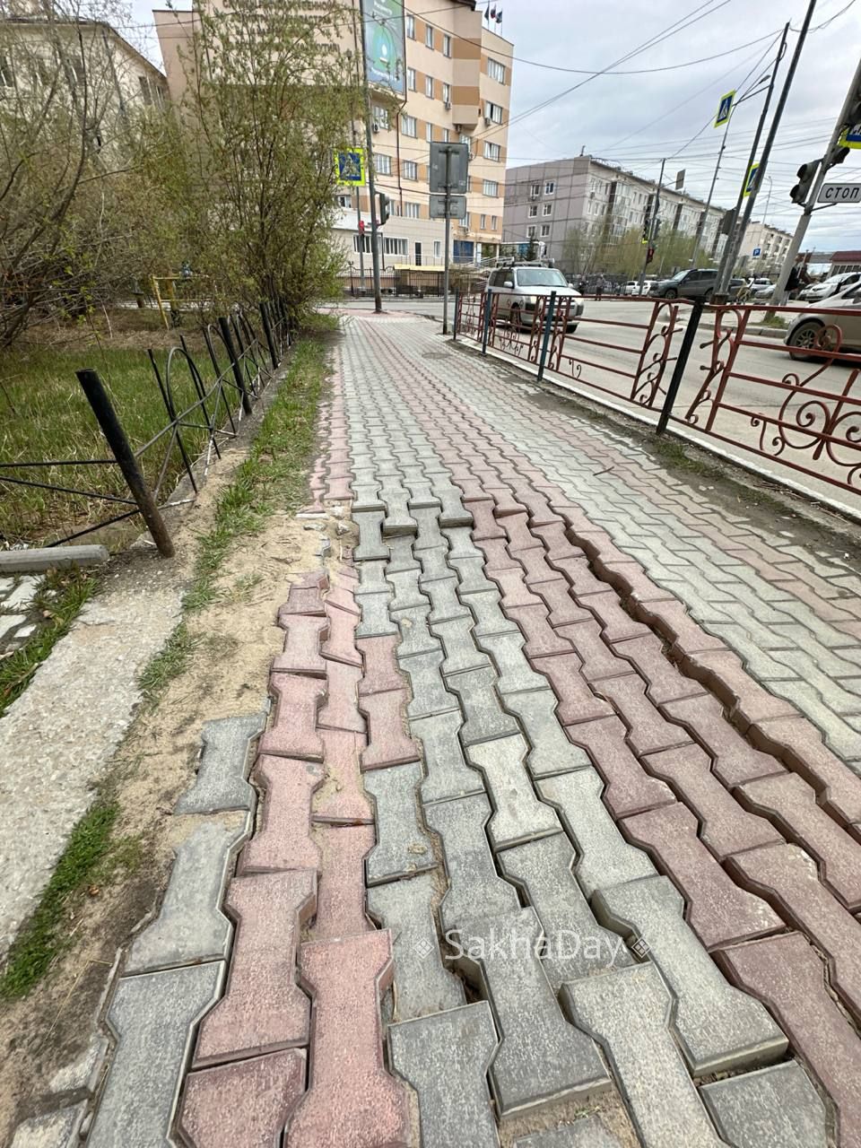 Фотофакт: «Ликвидированный» провал на Октябрьской снова провалился после дождя