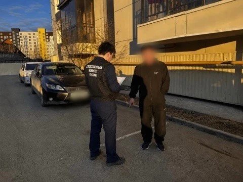 В Якутске четырехлетний мальчик ночью проник на балкон и сорвался вниз. Возбуждено уголовное дело