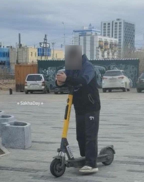 В Якутске два парня уговаривали детей выйти на тонкий лед