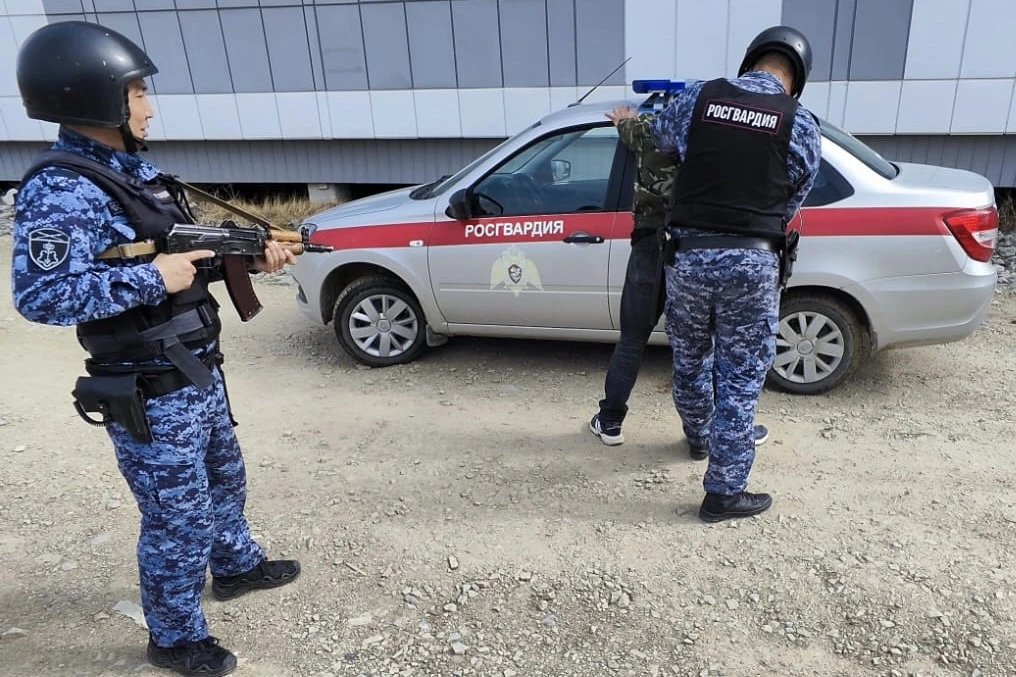В Покровске росгвардейцы задержали гражданина, совершившего кражу из обувного магазина