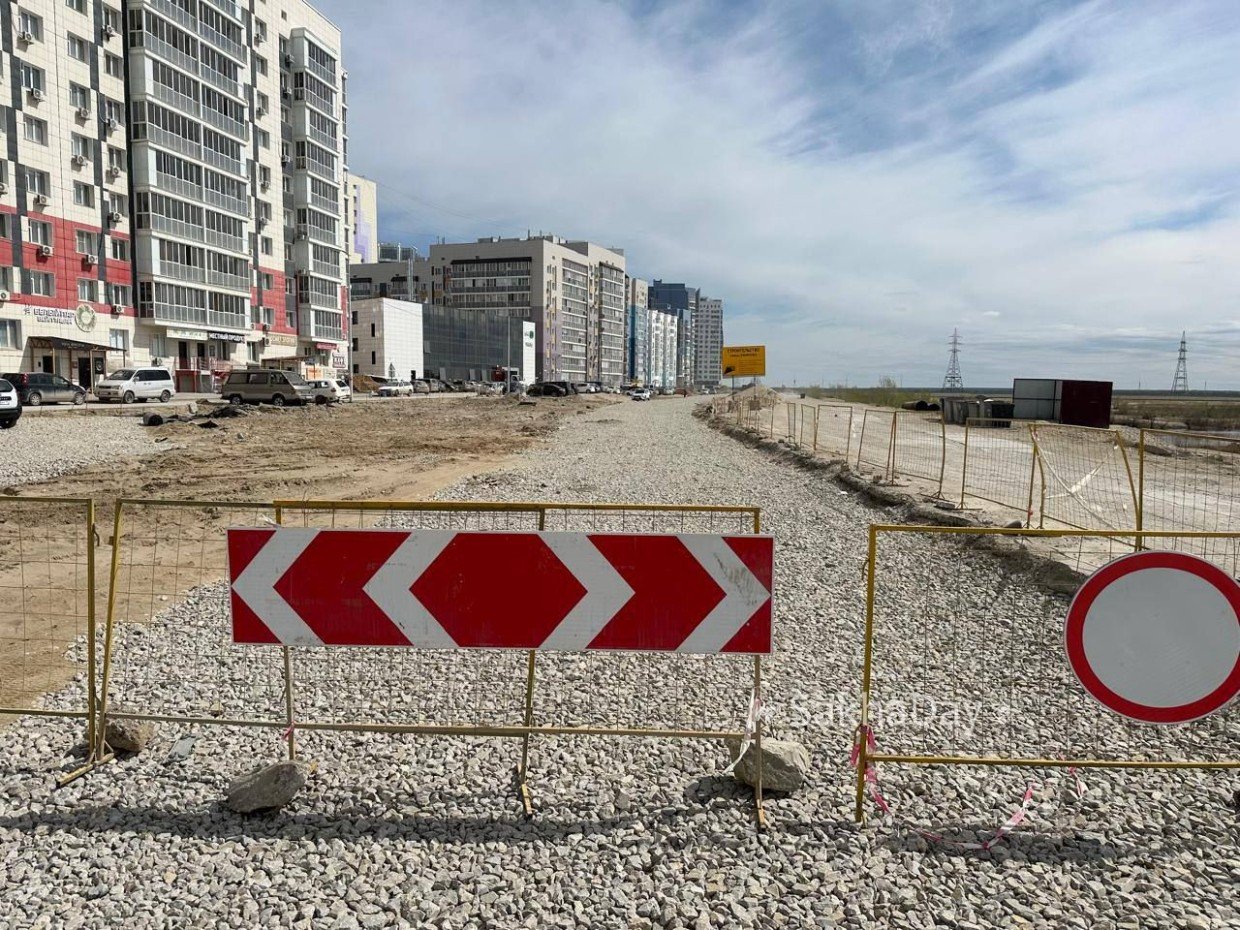 В Якутске реконструкция важного перекрестка у 203 мкрн затормозилась из-за тепловых сетей