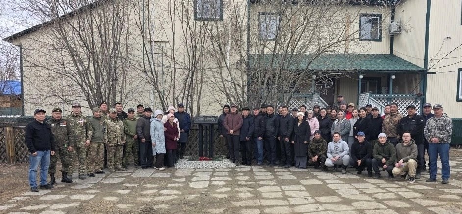 В Бердигестяхе открыли мемориал участнику СВО Руслану Павлову