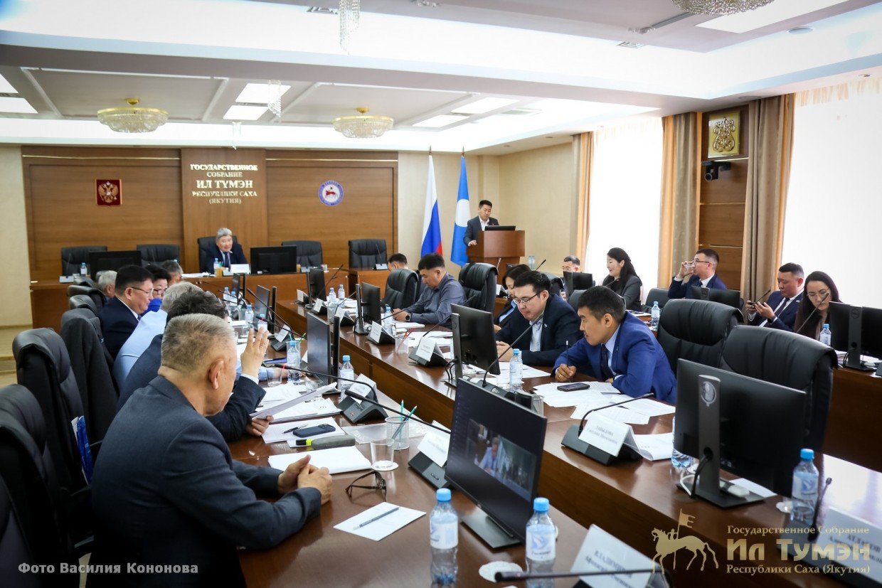 Получат ли люди зарплату? В Ил Тумэне обсудили финансовое положение муниципалитетов