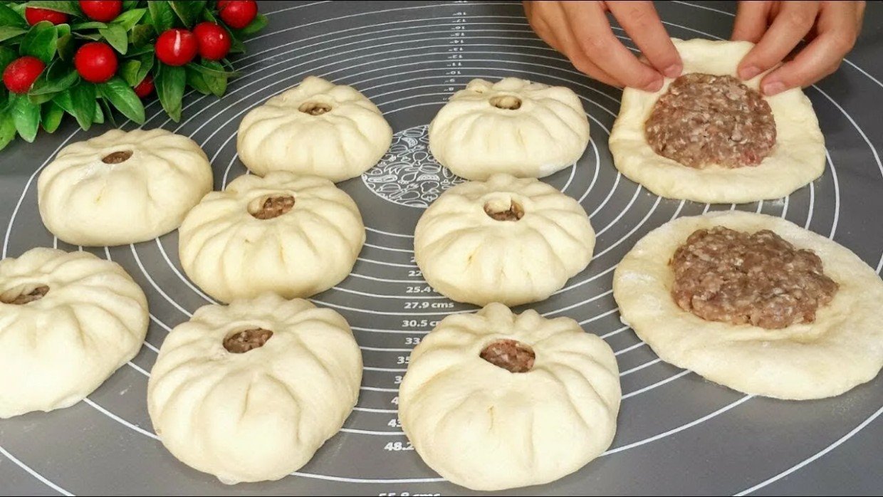 Круче привычных беляшей: готовим ленивые мясные пирожки под сырной шапкой за 25 минут