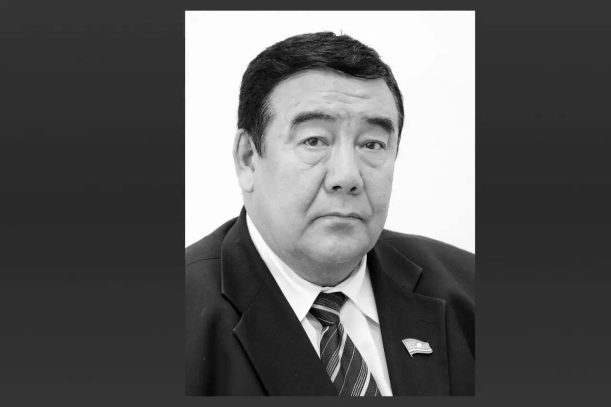 На 79-м году жизни умер Александр Уаров